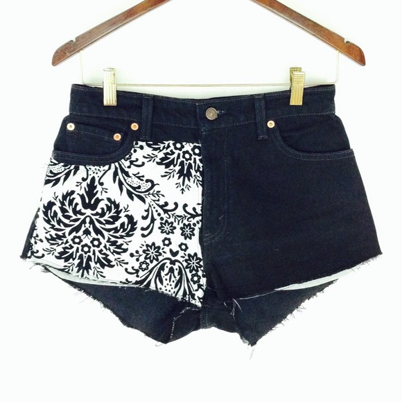 [Levi's] High-waisted shorts - Picture 3 of 3