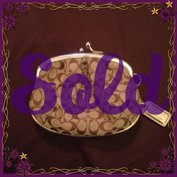 🌸Coach Coin Purse 🌸 - Picture 1 of 3