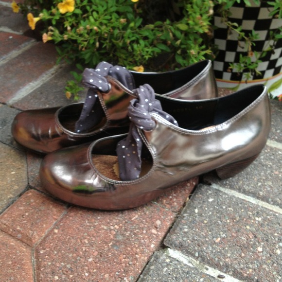 🚫sold in bundle🚫Metallic Anthropologie shoes