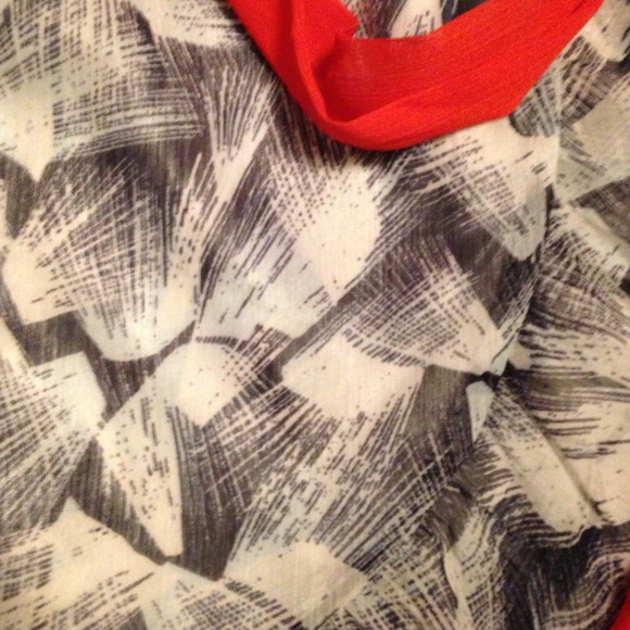 H&M dress - Picture 3 of 3