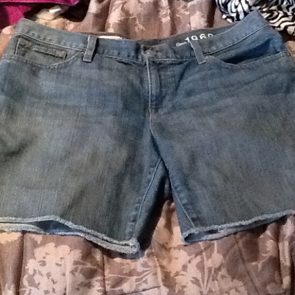 $9 ) Gap shorts✂💰