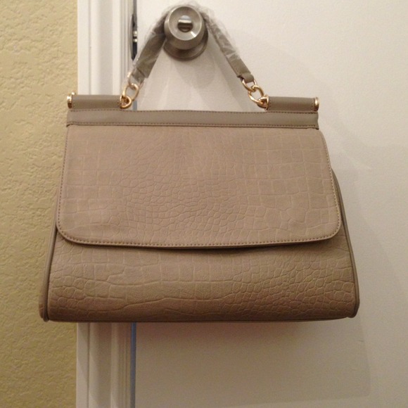 ❌Sold in bundle ❌Super cute handbag !!