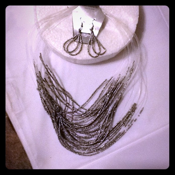 W necklace