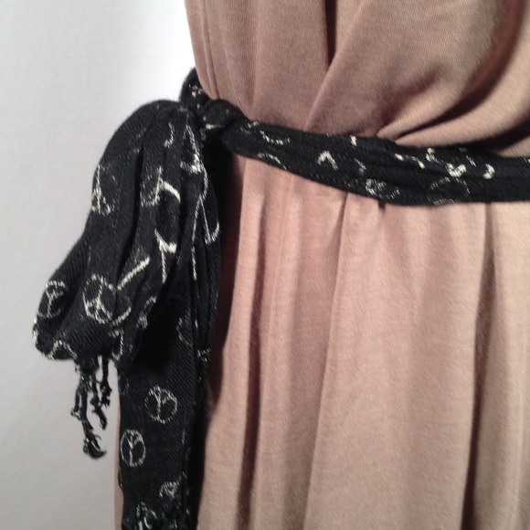 SOLD❗HOST PICK 8/30❗Taupe Front w/Sash Top - Picture 4 of 4