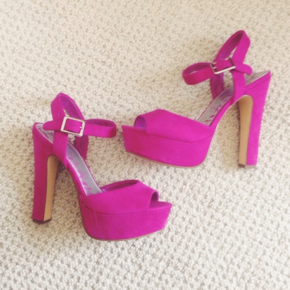🚫Sold🚫Suede Fushia Heels