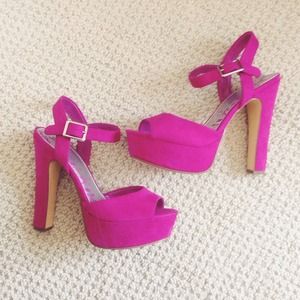 🚫Sold🚫Suede Fushia Heels