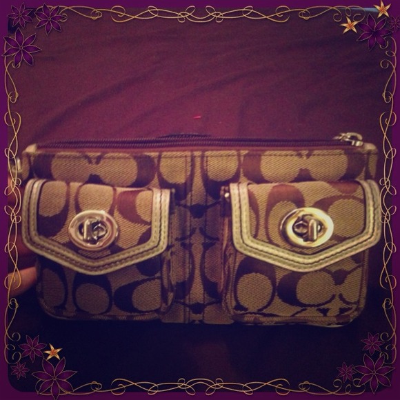 🌷Coach Brown Clutch Authentic 🌷
