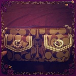 🌷Coach Brown Clutch Authentic 🌷