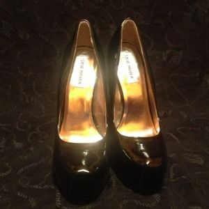 BLACK STEVE MADDEN KYLE PUMPS