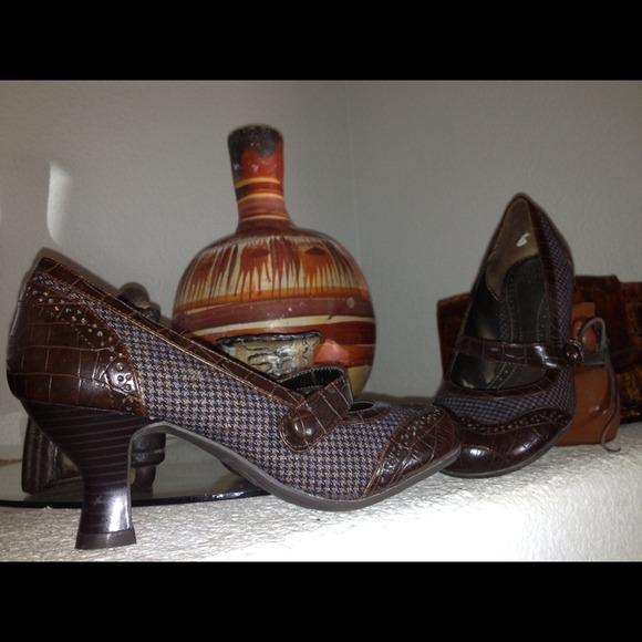 Hot Kiss Shoes - Flash Sale!!!! New Brown Shoes