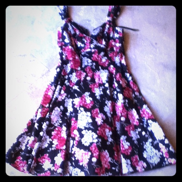 Black with pink and white leave dress - Picture 1 of 3