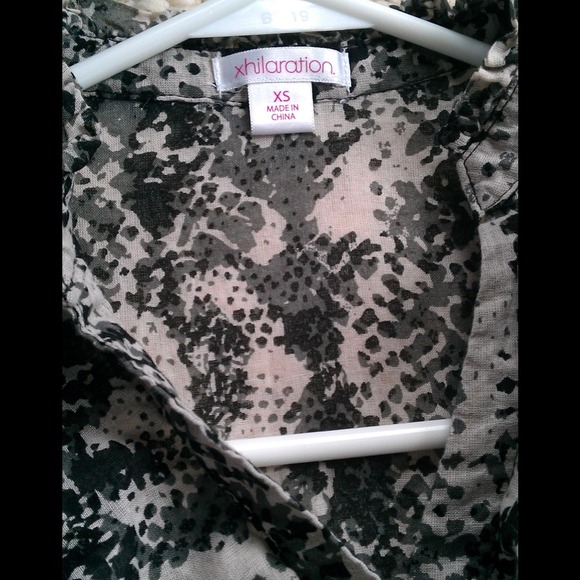 HOST PICK! Snakeskin ruffle top - Picture 4 of 4