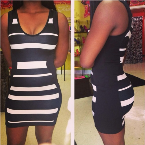 Black an white dress - Picture 1 of 1