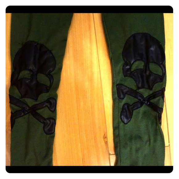 Skull & Crossbones leggings