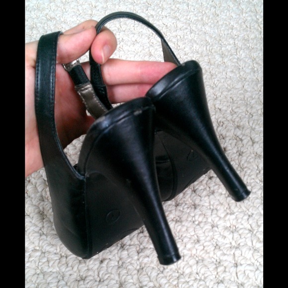 HOST PICK! Peep toe pumps - Picture 2 of 4