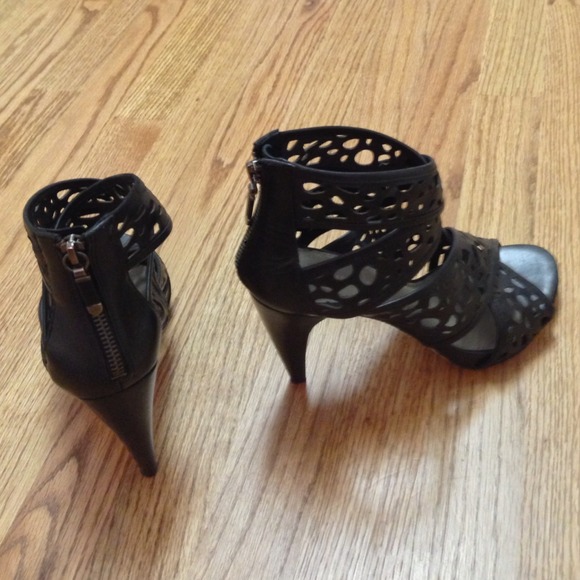 B. Makowsky Shoes - ⭐️SOLD IN BUNDLE⭐️ Sexy high heel sandals - Size 7