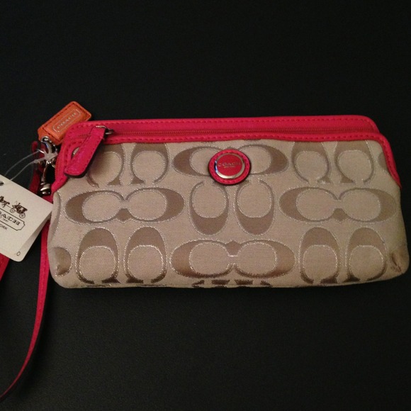 AVAILABLE! REDUCED! New NWT Coach wallet wrislet.