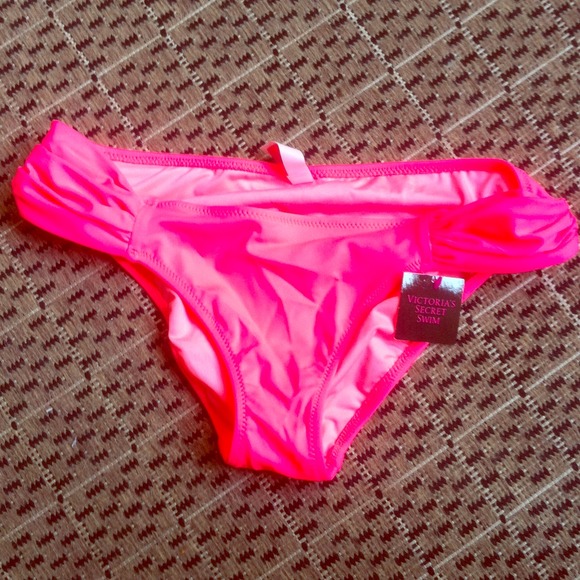 🎁BUNDLE 3 Bikini bottoms!!
