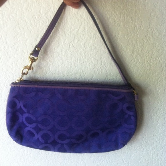 👜COACH MEDIUM WRISTLET in SIGNATURE FABRIC - Picture 2 of 4