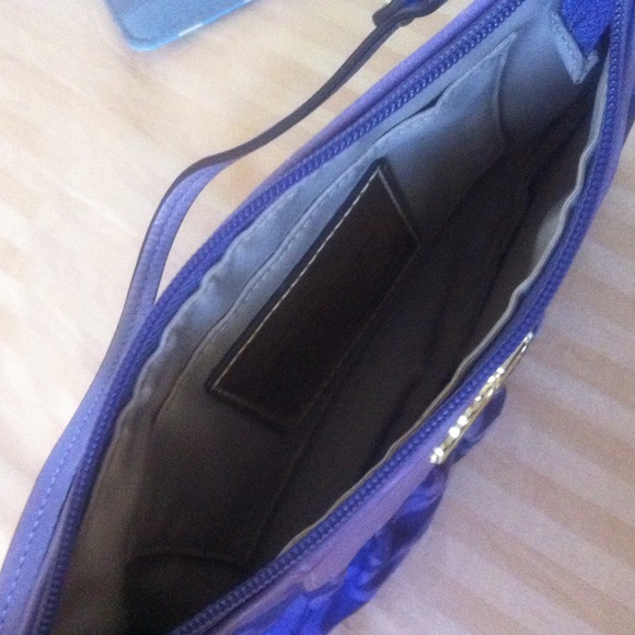 👜COACH MEDIUM WRISTLET in SIGNATURE FABRIC - Picture 3 of 4