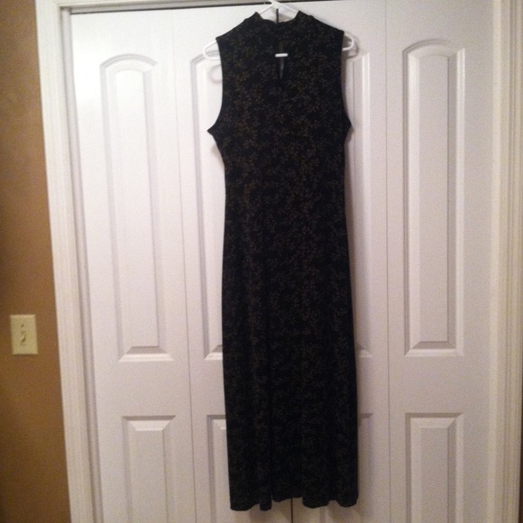 Golden Leaf Scroll Black Dress Keyhole - Picture 1 of 3