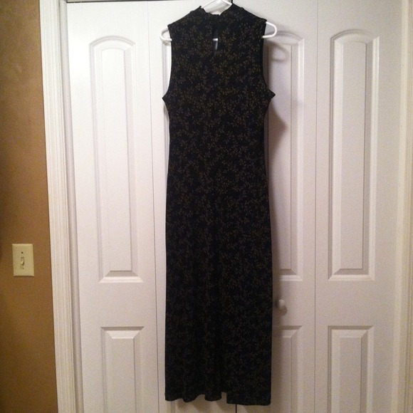 Golden Leaf Scroll Black Dress Keyhole - Picture 3 of 3