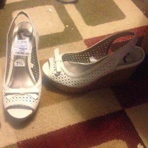 White Wedges