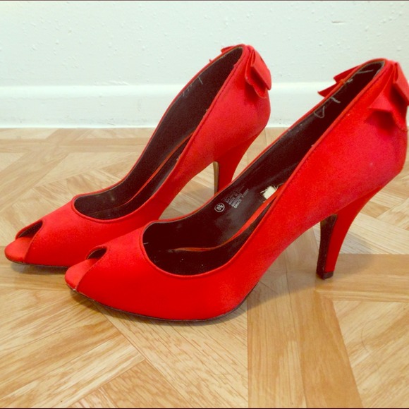 Hollywould Shoes - Red Peep toe stilettos!