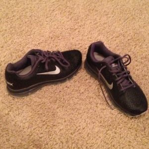 Men's Air Max 2011's size 8