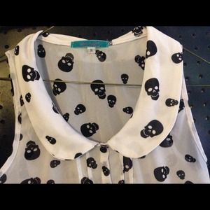 Black and white skull light summer time button up