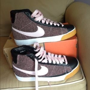 Nike Dunk Hi women's size 7