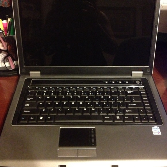 *****SOLD******Laptop computer - Picture 1 of 3