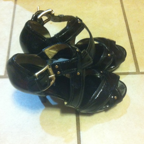 Michaels Kors Black heals✨✨✨traded