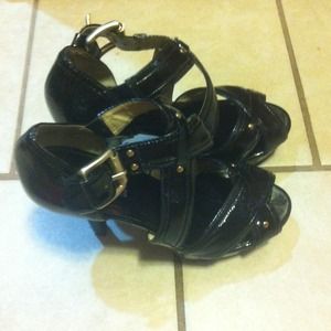 Michaels Kors Black heals✨✨✨traded