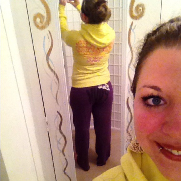 ❤️SOLD❤️ Victoria's Secret 'Pink' zip up hoodie - Picture 2 of 4