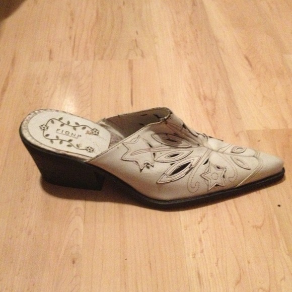 Shoes - Picture 2 of 4