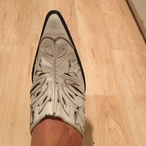 Shoes - Picture 4 of 4