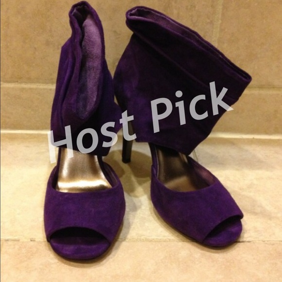 Steve Madden Shoes - 🎉Host Pick🎉Steve Madden Suede Shoes