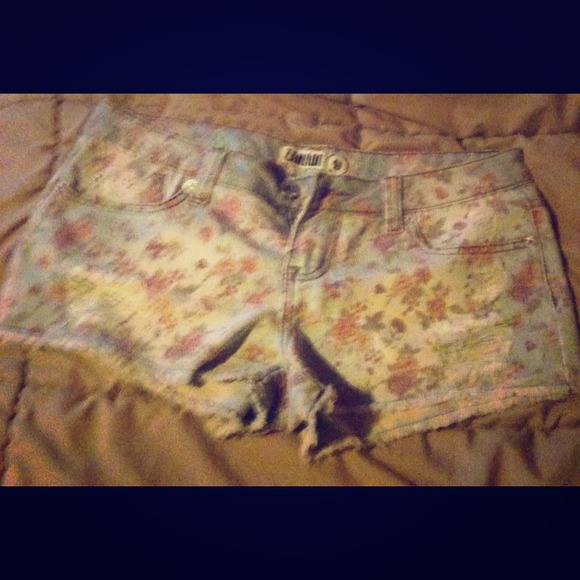 Light denim color and white with flowers all over - Picture 1 of 3