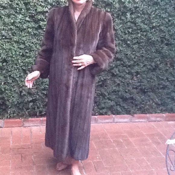 💢REDUCED!💢Mink Coat!! Full Pelt Dark Ranch Mink!