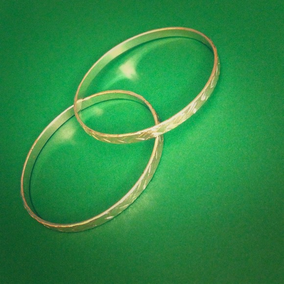 Two silver bangles - Picture 1 of 1