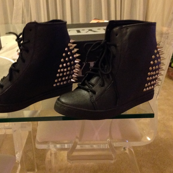Wedge Gymshoe - Picture 1 of 2