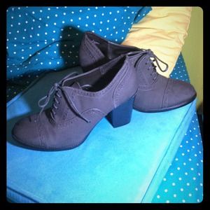Mossimo Oxford heels size 9