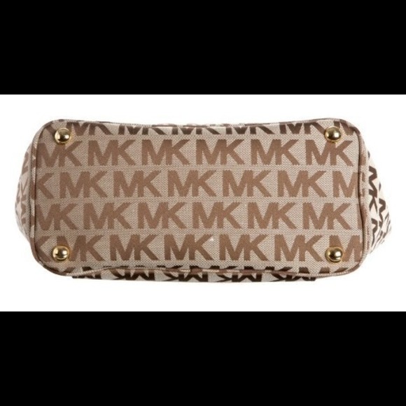 Authentic Michael kors E/W Signature Tote - Picture 2 of 3