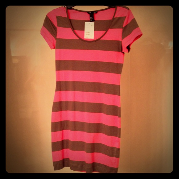 Sold!! H&M dress--coral/tan color 👜
