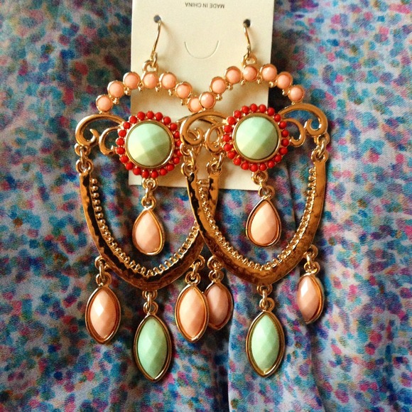 SOLD! Gorgeous chiffon print dress w free earrings - Picture 2 of 4