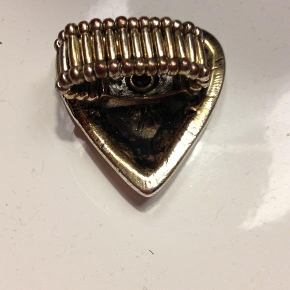 Silver heart stretchy ring. - Picture 2 of 4