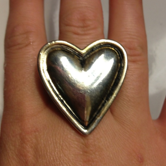 Silver heart stretchy ring. - Picture 3 of 4