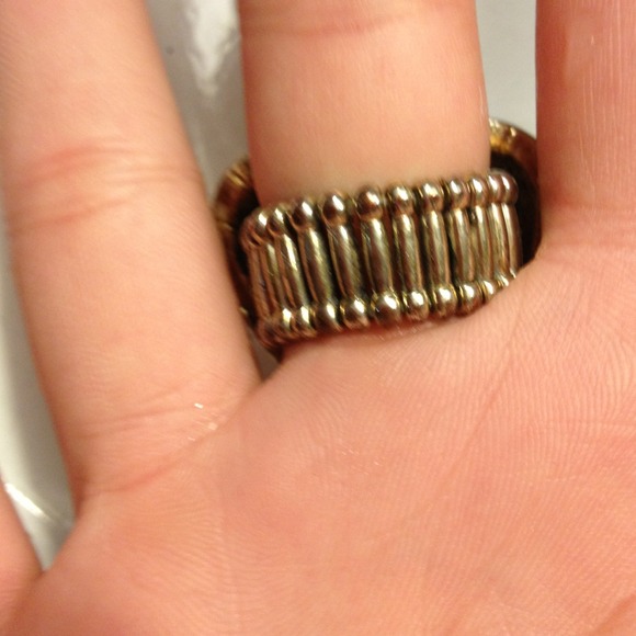 Silver heart stretchy ring. - Picture 4 of 4