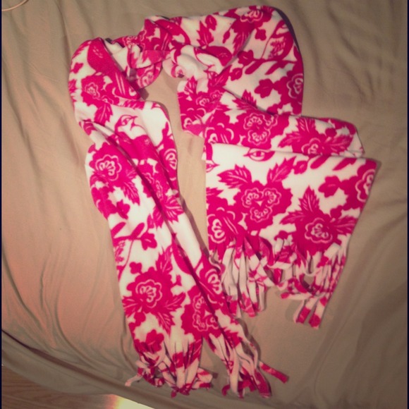 Pink and white floral design polyester scarf